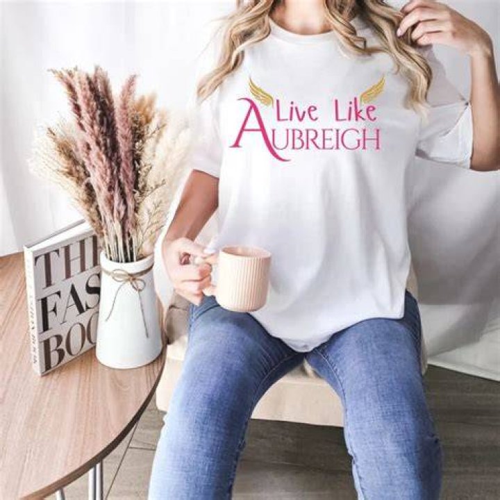 Live Aubreigh's high chair! )