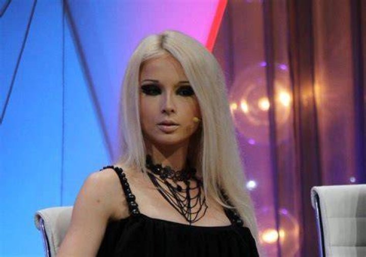 Living Barbie Doll Valeria Lukyanova Gets into Word War With Male