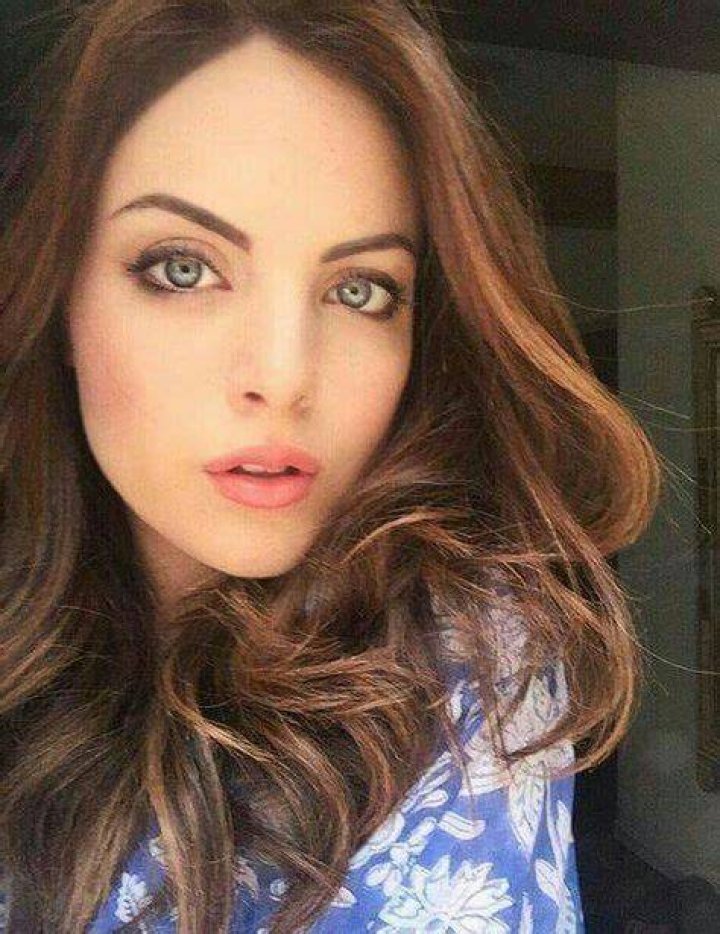 Liz Gillies with kids Chicas