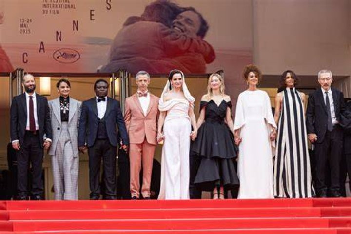 &lsquo;Elvis&rsquo; Premieres At Cannes Film Festival With 10Minute Standing