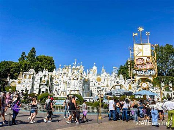 &lsquo;It&rsquo;s a Small World&rsquo; sees big fracas as streaker strips down at