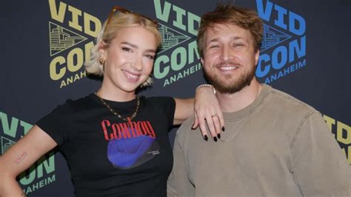 &lsquo;Smosh&rsquo; cast Shayne Topp and Courtney Miller share wedding photos on