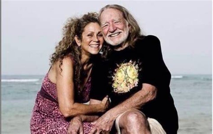 Lukas Nelson with his mother and father on the bus Santa Cruz, spending