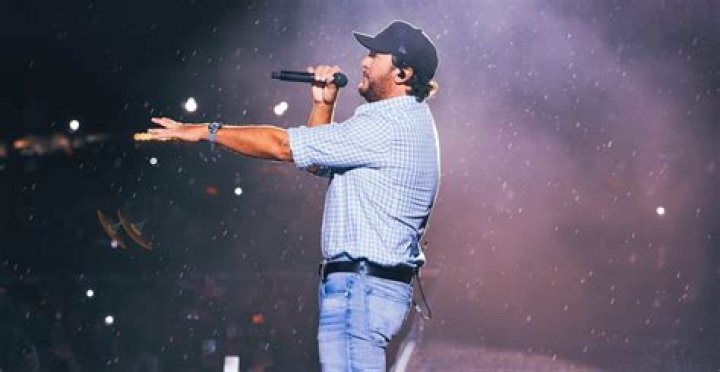 Luke Bryan keeps 'Party' going for a second week