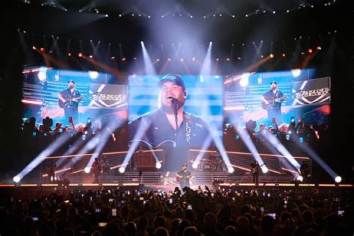 Luke Combs Kicks Off Massive 2023 World Tour See Set List & Photos