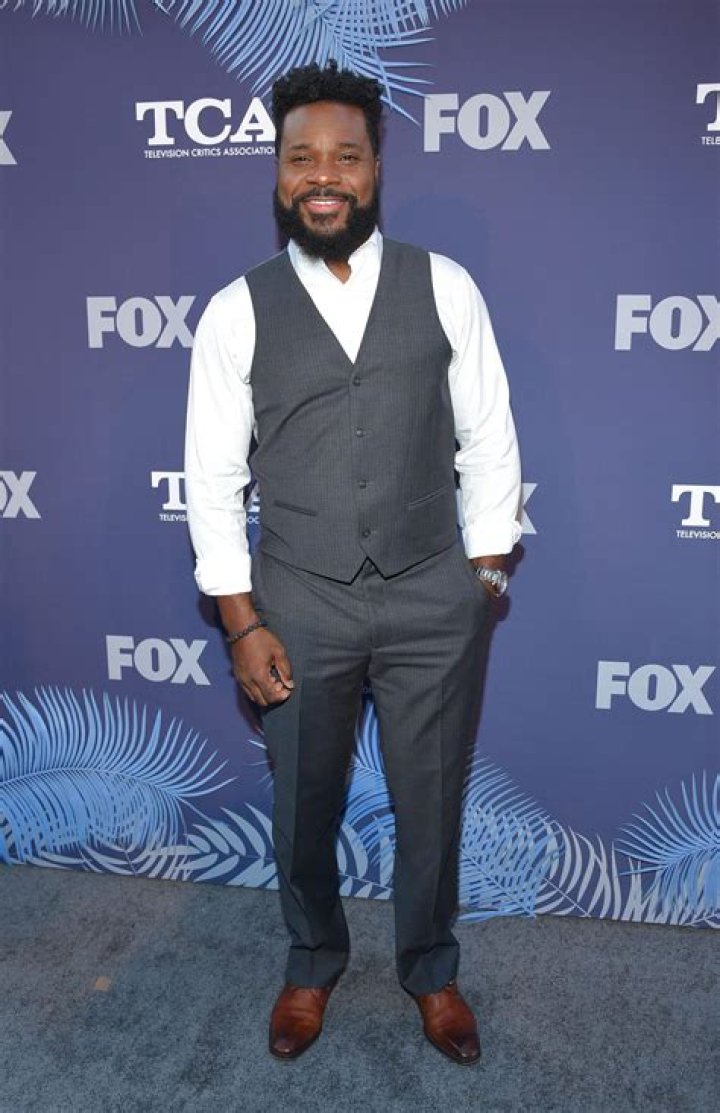Malcolm Jamal Warner 2018 dating, net worth, tattoos, smoking & body
