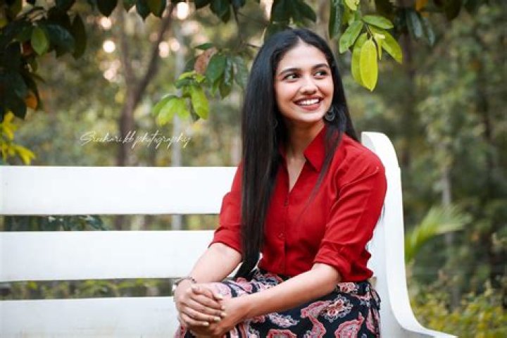 Mamitha Baiju Wallpapers Top Free Mamitha Baiju Backgrounds