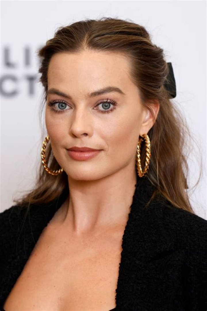 Margot Robbie Hair and Makeup at Critics' Choice Awards 2014 POPSUGAR