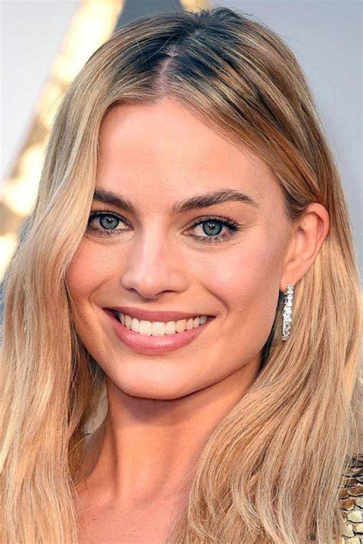 Margot Robbie's Hair and Makeup at Oscars 2014 POPSUGAR Beauty