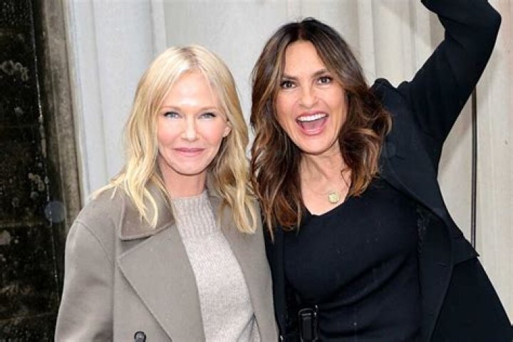 Mariska hargitay and kelli giddish OliviaAndAmanda Svu19 Law and