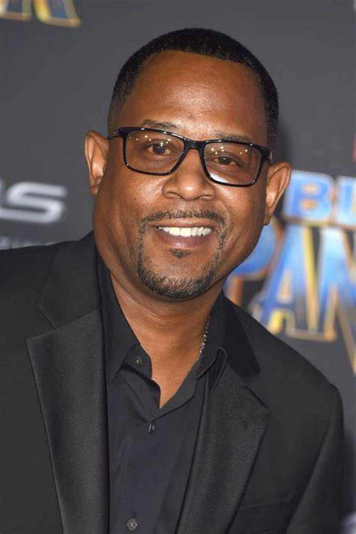 Martin Lawrence Showers His Fianc&eacute;e Roberta With Compliments For Her