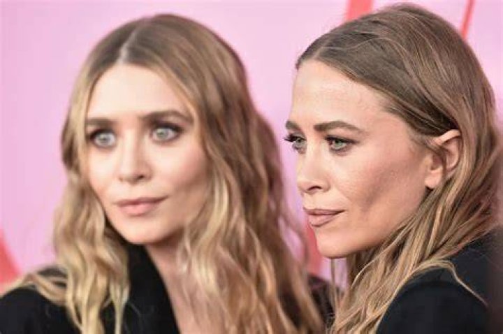 MaryKate Olsen makes rare appearance in colorful outfit CNN