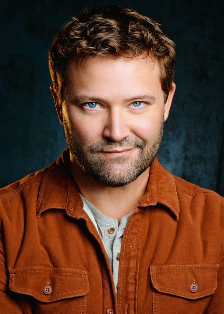 Matt Lowe AlloCin&eacute;