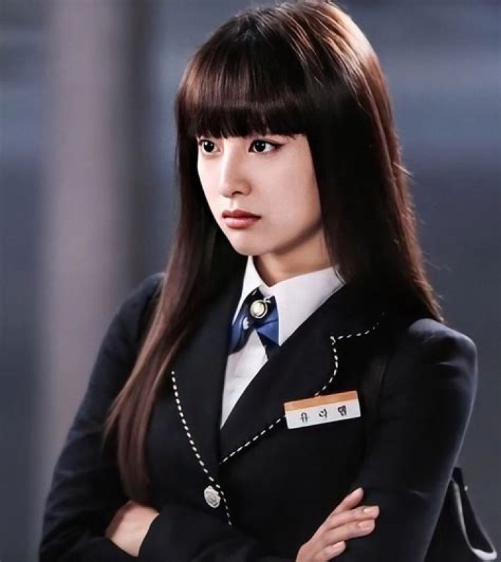 Meet Kim Ji Won: The Captivating South Korean Celebrity