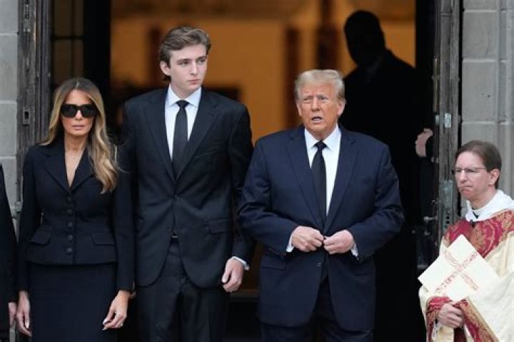 Melania Trump Barron hab&iacute;a dado positivo a COVID19 Los Angeles Times