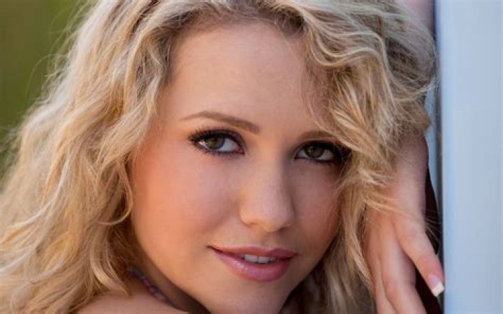 Mia Malkova Wallpapers Images Photos Pictures Backgrounds