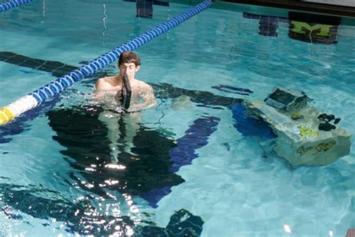 Michael Phelps poses at bottom of University of Michigan pool in 2005