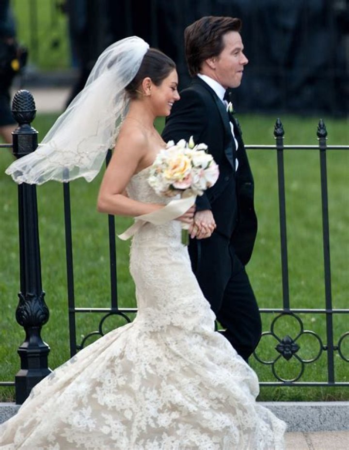 Mila Kunis??? Wedding Dress Mila Kunis, Ashton Kutcher, Celebrity