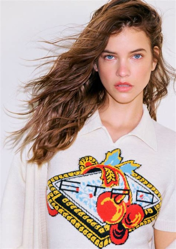 Miniszt&eacute;rium Masaccio Meredek barbara palvin instagram models redőny