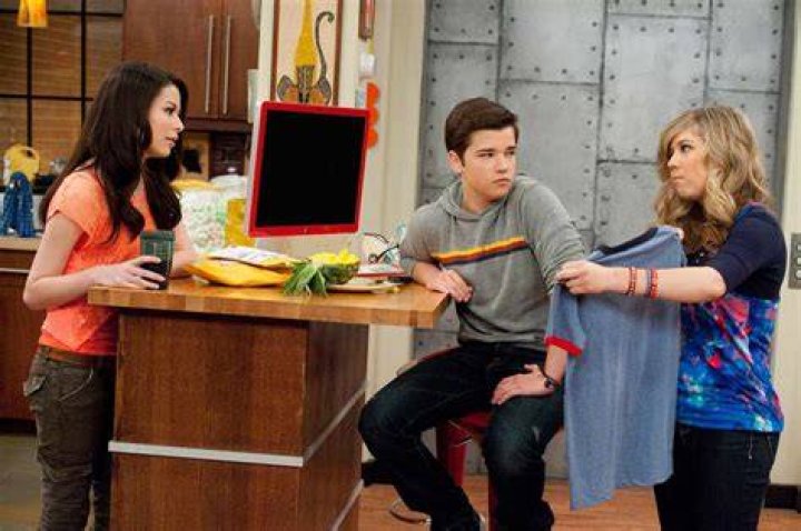 Miranda Cosgrove Recalls Embarrassing Moment from OG 'iCarly' Where Her