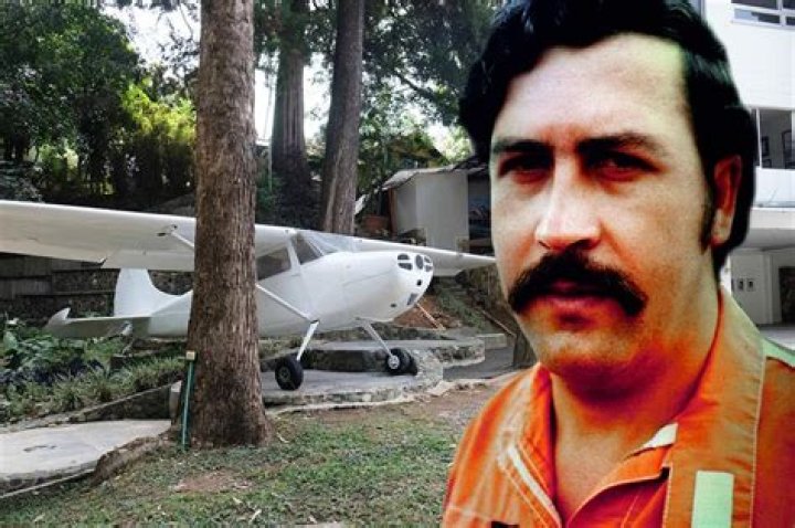 moder&aacute;tor Fed&eacute;lzeten Haland&oacute; pablo escobar 1993 ezer Hozz&aacute; nem &eacute;rt&eacute;s