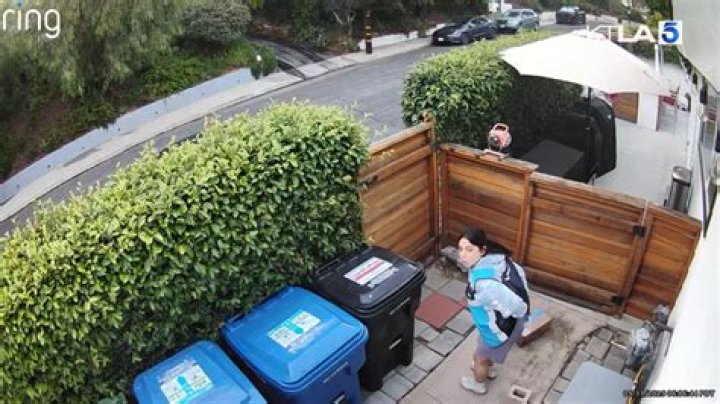 Mom And Kid's Heartwarming Reunion Caught On CCTV Camera