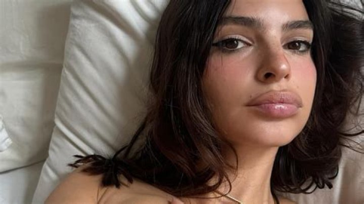 Morres Tok Emily Ratajkowski Hot Chick of the Day (Pictures)
