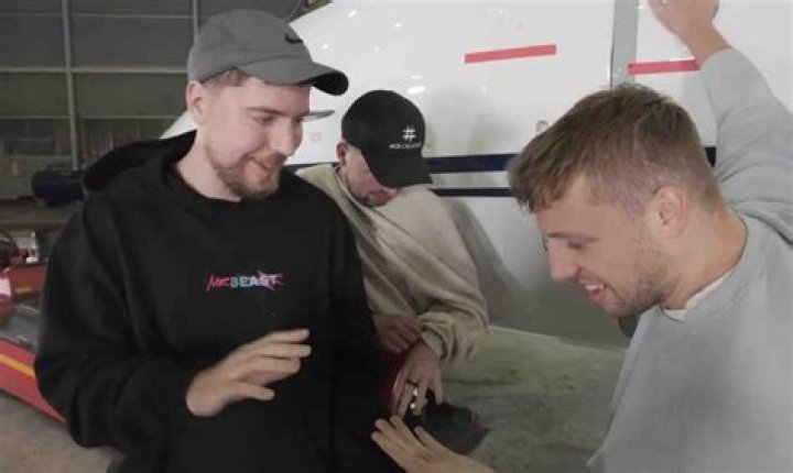 MrBeast kto to, majątek, wiek, skąd ma pieniądze, dziewczyna, wzrost