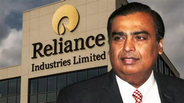 Mukesh Ambani&rsquo;s Reliance Industries Expands Jio Investment to 22 Billion