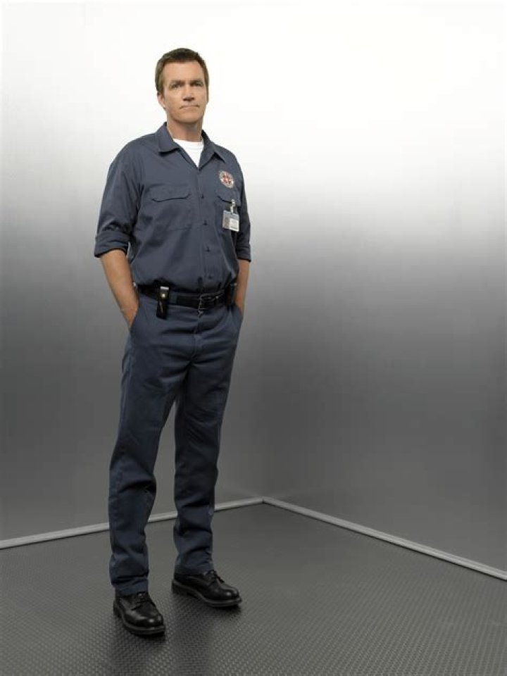 Neil Flynn 2022 dating, net worth, tattoos, smoking & body facts Taddlr