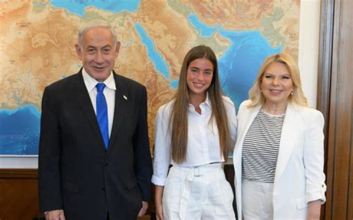 Netanyahu jokes with Noa Kirel &lsquo;You don&rsquo;t want to see me dance
