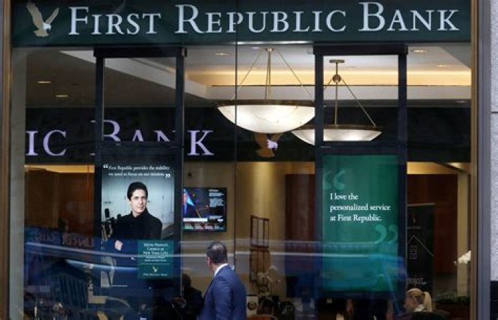 New York April 27 Charlie Rose Stock Photo 76223401 Shutterstock