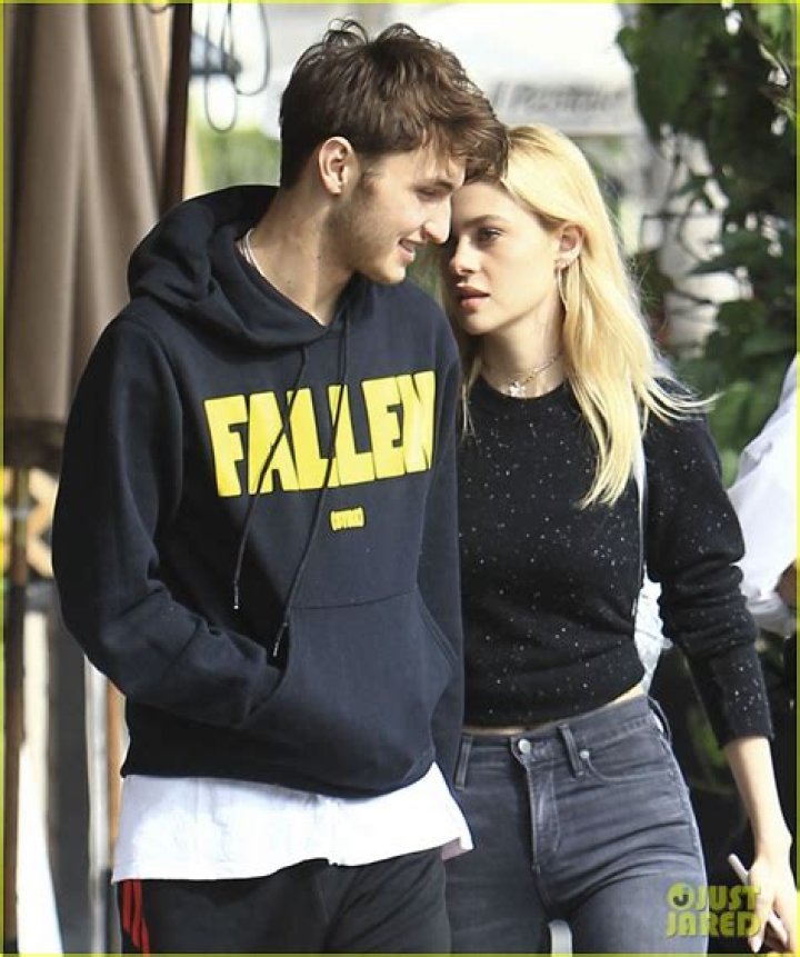 Nicola Peltz Is Dating Gigi Hadid's Younger Brother Anwar! Photo