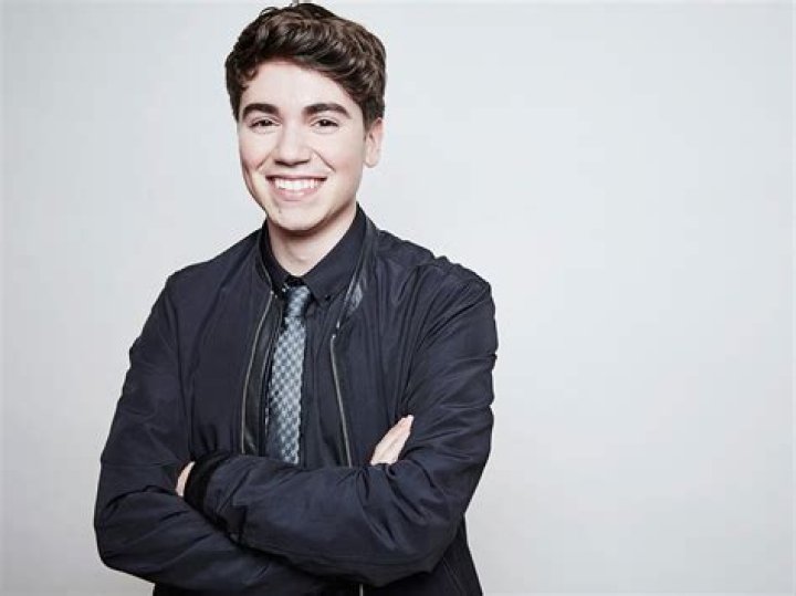 Noah Galvin Tweets Apology Following Controversial Interview