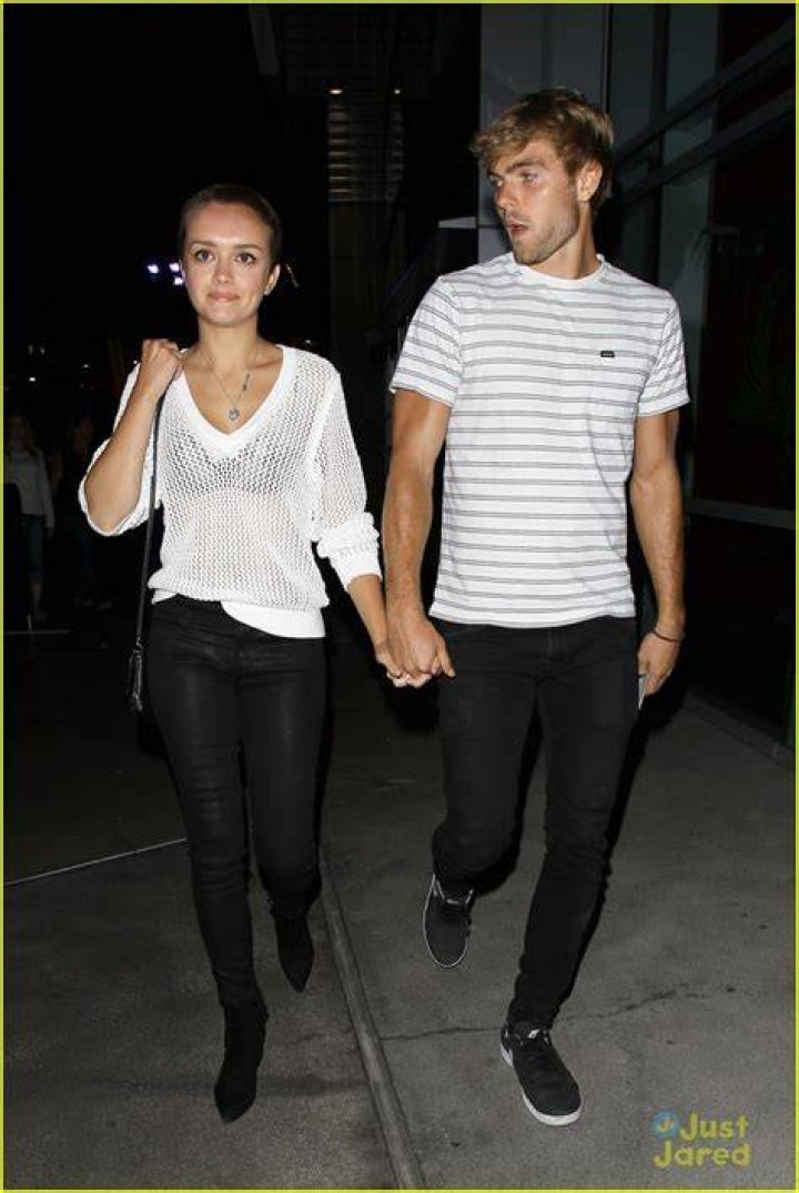 Olivia Cooke Holds Hands with Mystery Boyfriend at Ed Sheeran Concert