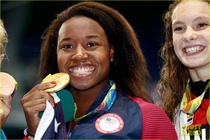 Olympic Gold Medalists Simone Biles, Aly Raisman Are All Smiles in