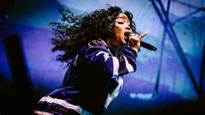 On Her SOS Tour, SZA Makes Small Feelings Huge The New York Times