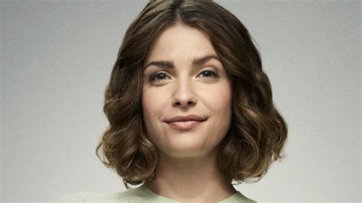 Paige Woolen Biography, Net Worth, Birthday, Age, Physical Stats and