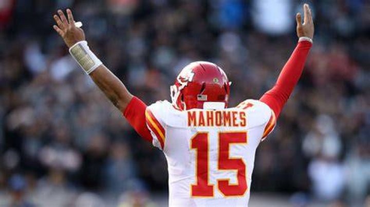 Patrick Mahomes Makes His Choice Between LeBron James, Michael Jordan