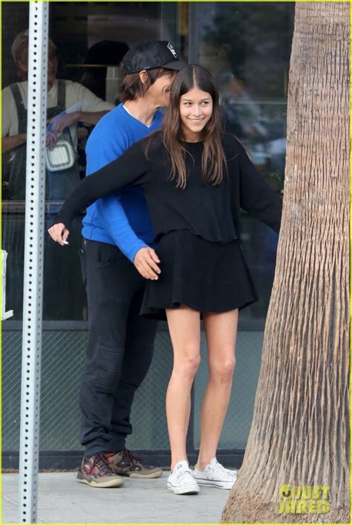 Photo anthony kiedis 20 year old girlfriend show off pda 19 Photo