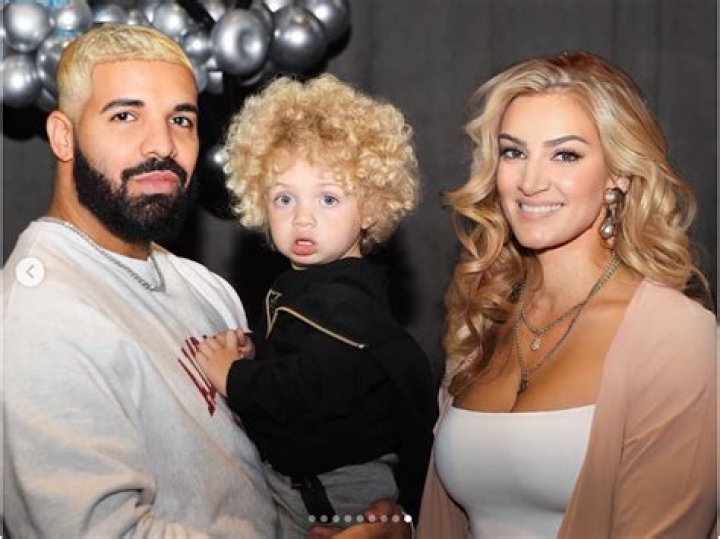Photo Drake, Sophie Brussaux et leur fils Adonis. Mars 2020. Purepeople