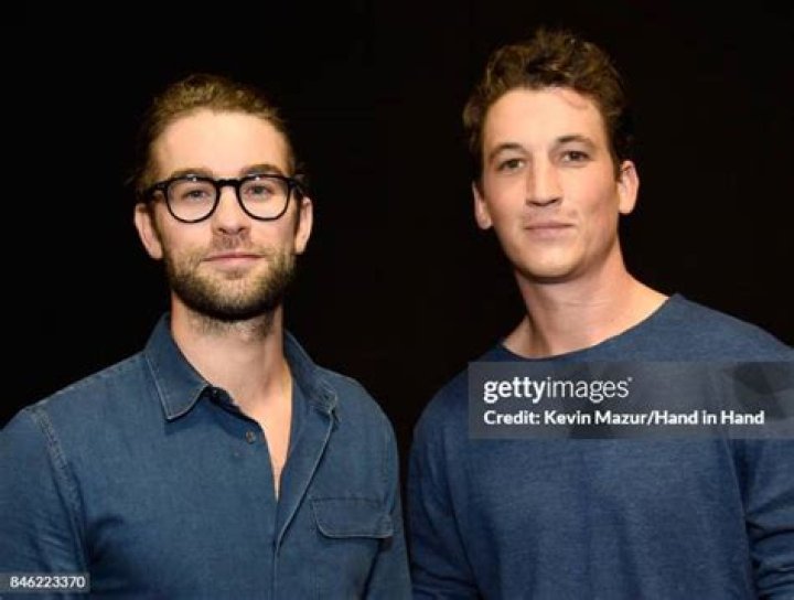 Photo miles teller chace crawford aaron paul vanity fair party 11