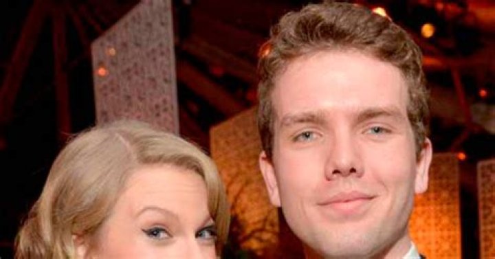 Photos from Celeb Siblings You May Have About
