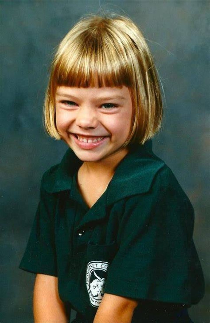 Pictures of Young Margot Robbie Throughout The Years (Feb 2024) Endante