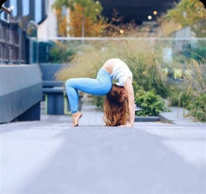 Pin by ashelise on Anna mcnulty Gymnastics poses, Anna mcnulty