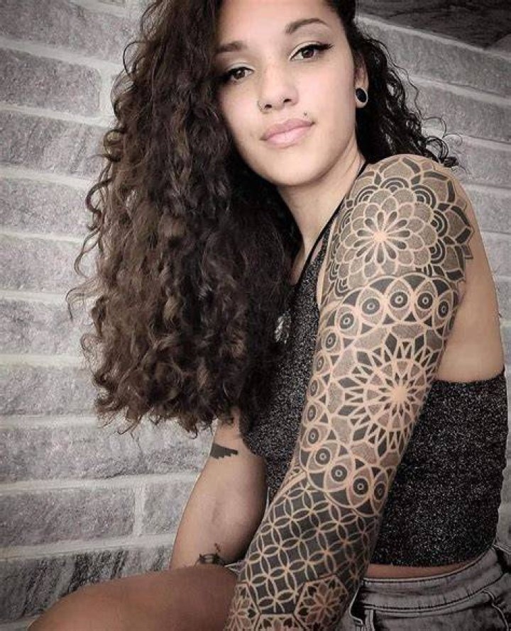 Pin by C&eacute;dric Stegre on Dotwork & Geometric Geometric tattoo design