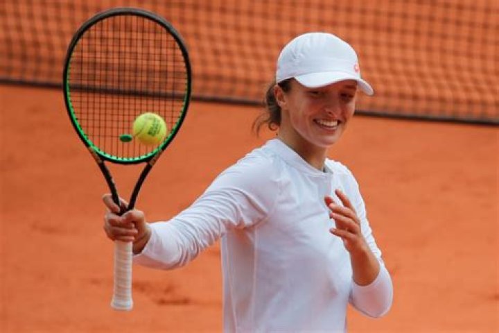 Polish teenager Iga Swiatek to meet Sofia Kenin in French Open final