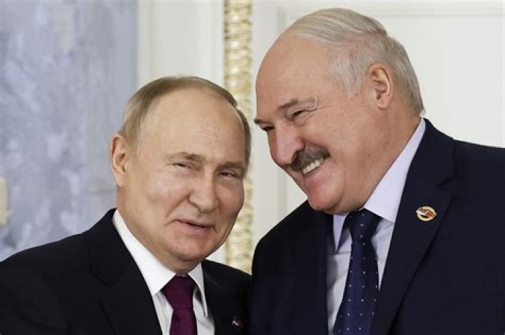 Putin and Lukashenko meet in St Petersburg to discuss ways to expand