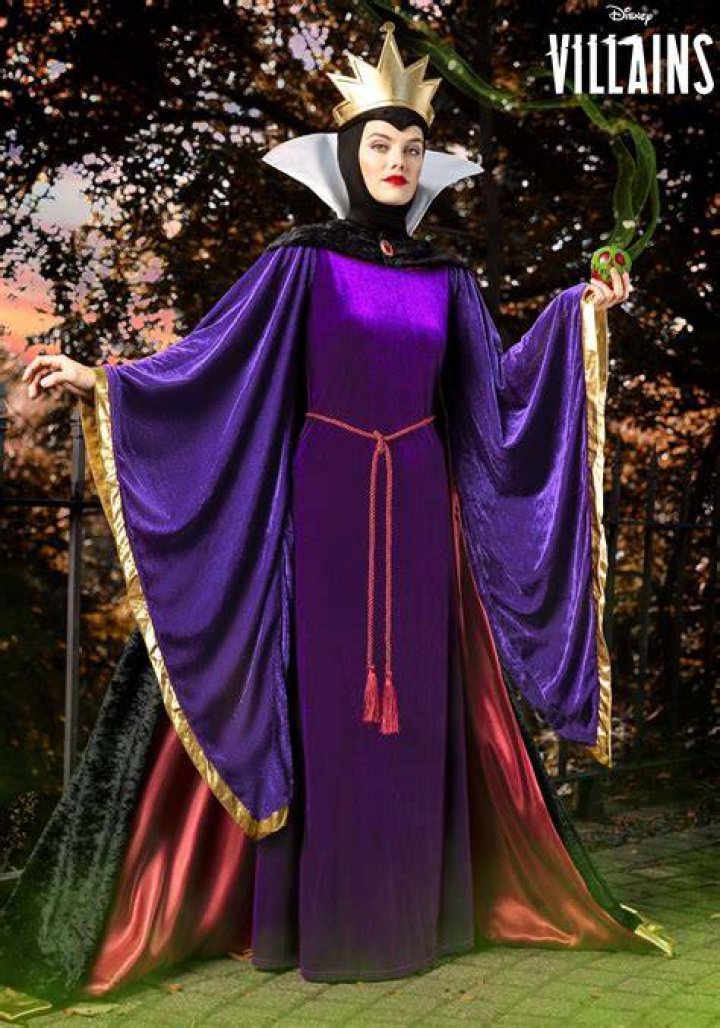 Queen Costume Ideas For A Hauntingly Regal Halloween