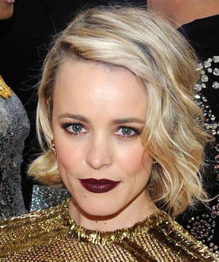Rachel McAdams Medium Wavy Light Blonde Bob Haircut with Side Swept Bangs